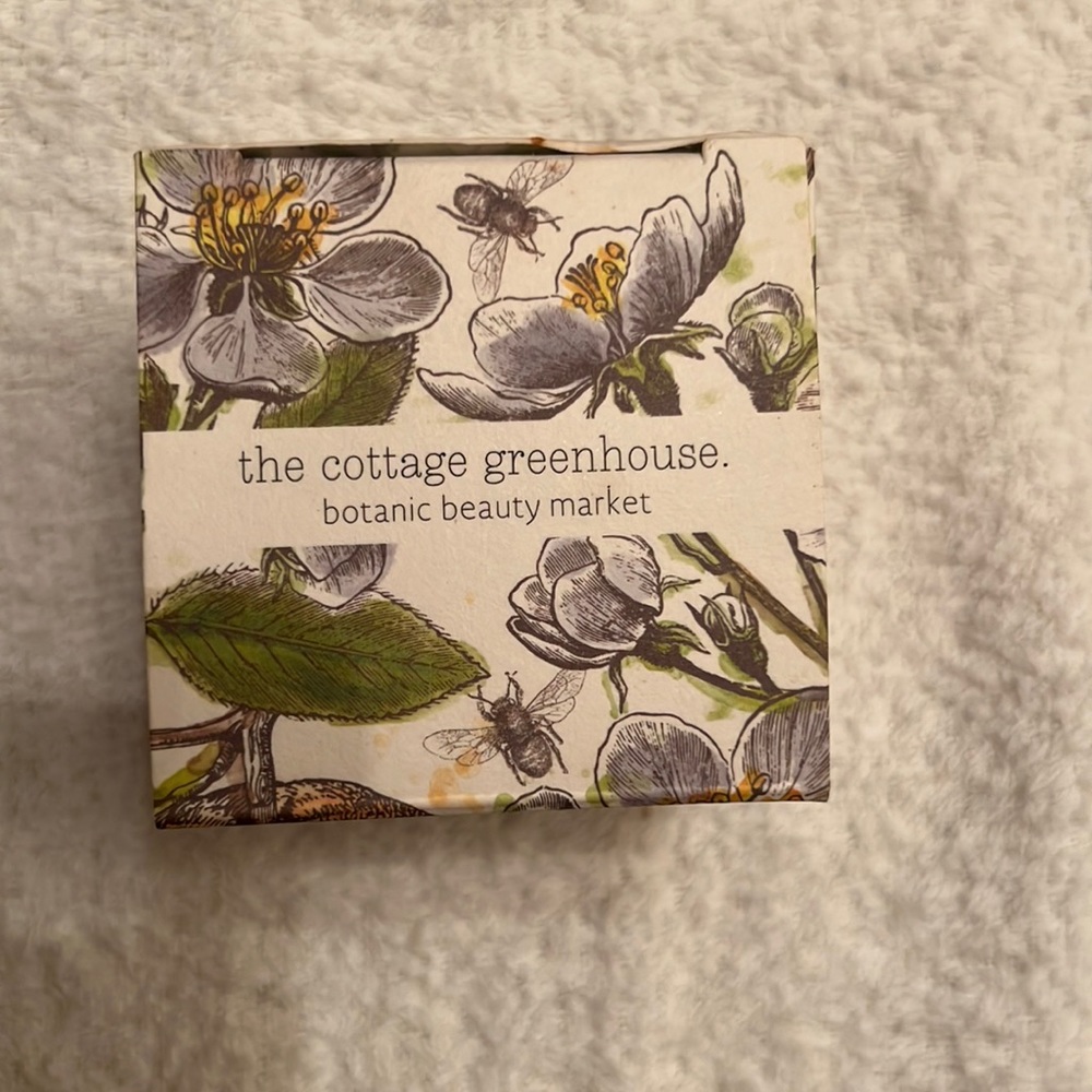 The cottage greenhouse. Orange blossom and honey mask